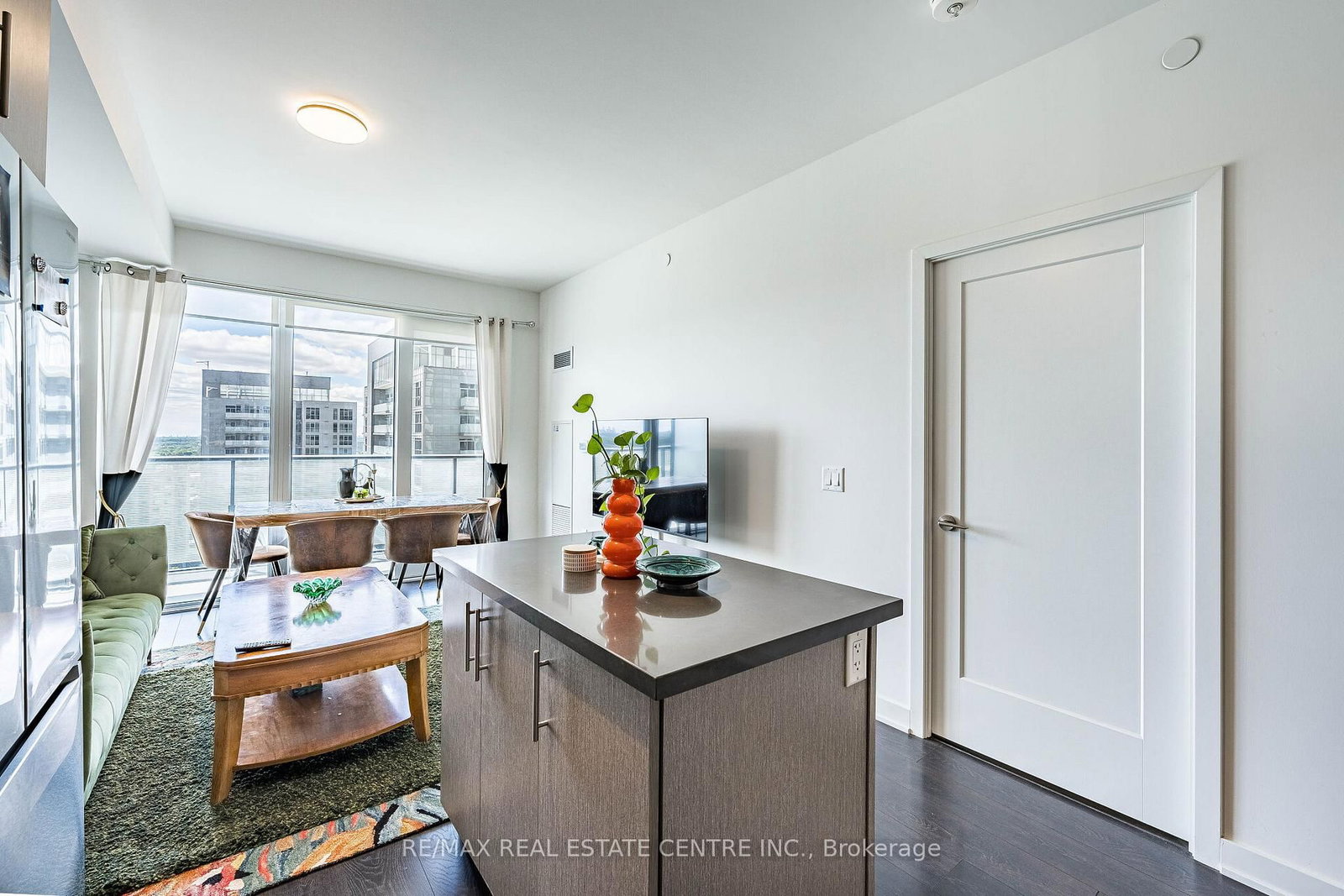 105 Oneida Crescent • #1909 • Richmond Hill, ON photo 5
