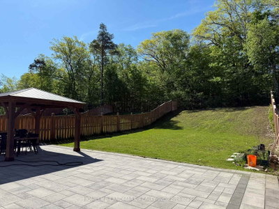 46 Forest Edge Crescent • East Gwillimbury, ON photo 2