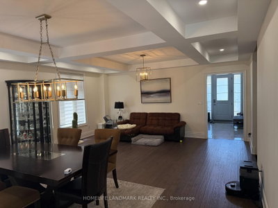 46 Forest Edge Crescent • East Gwillimbury, ON photo 4