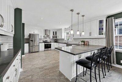 334 Parkwood Avenue • Bradford West Gwillimbury, ON photo 2