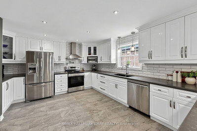 334 Parkwood Avenue • Bradford West Gwillimbury, ON photo 3