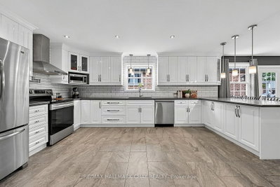 334 Parkwood Avenue • Bradford West Gwillimbury, ON photo 5