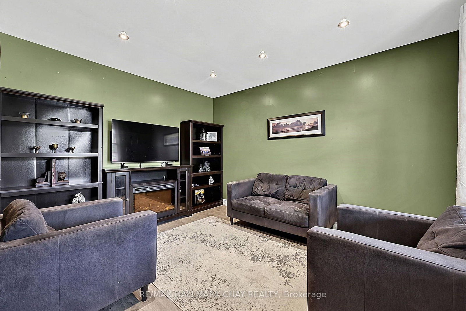 334 Parkwood Avenue • Bradford West Gwillimbury, ON photo 6