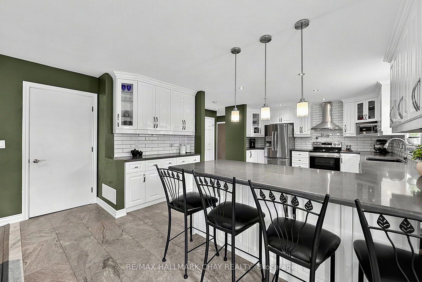 334 Parkwood Avenue • Bradford West Gwillimbury, ON photo 9