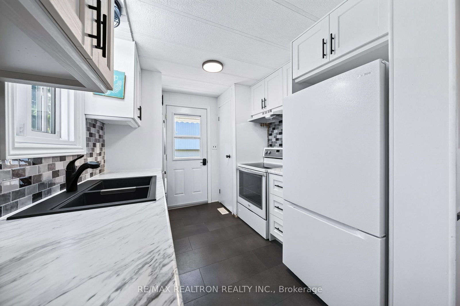25 Cherrywood Lane • Innisfil, ON photo 9