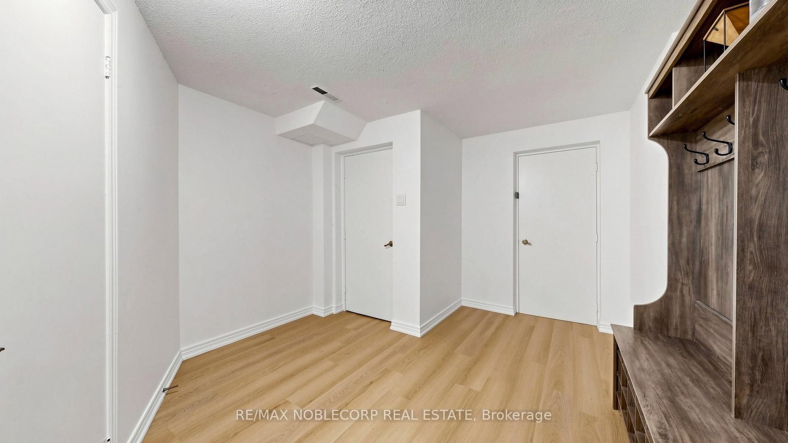 Lower-103 Longhouse St, Vaughan, view 16