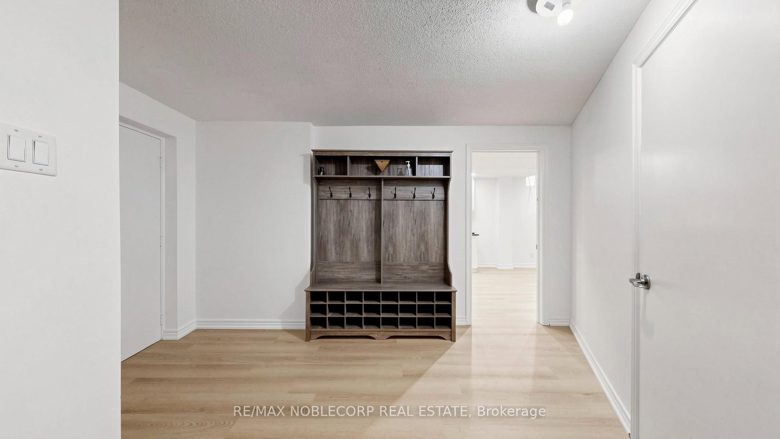 Lower-103 Longhouse St, Vaughan, view 17