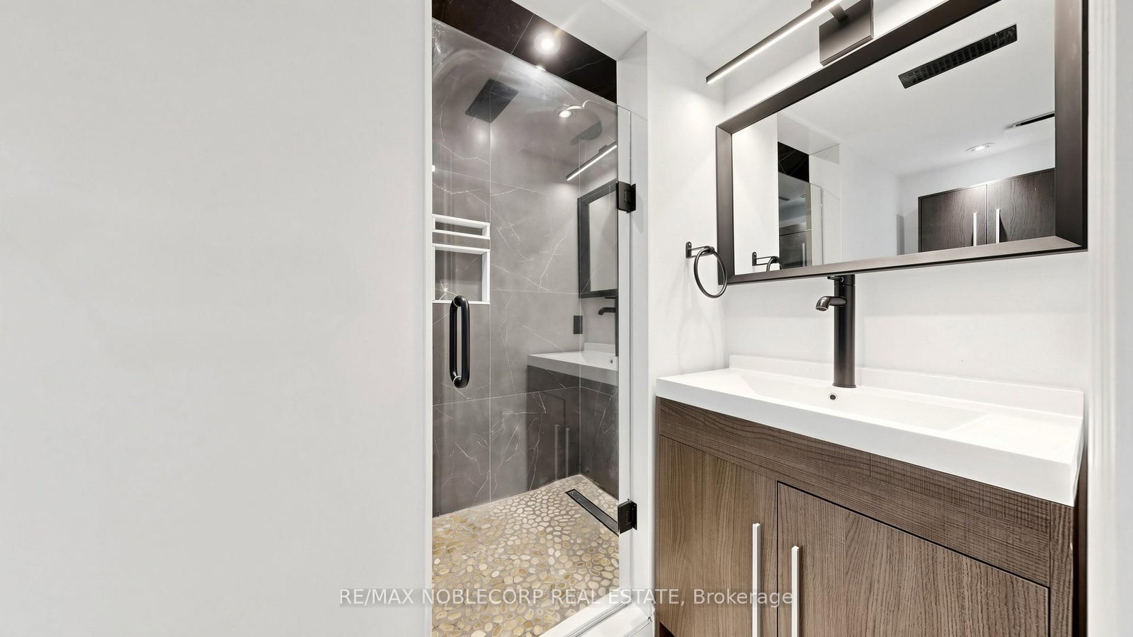 Lower-103 Longhouse St, Vaughan, view 19