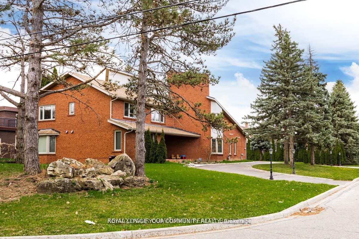 117 Hayhoe Avenue • Vaughan, ON photo 2
