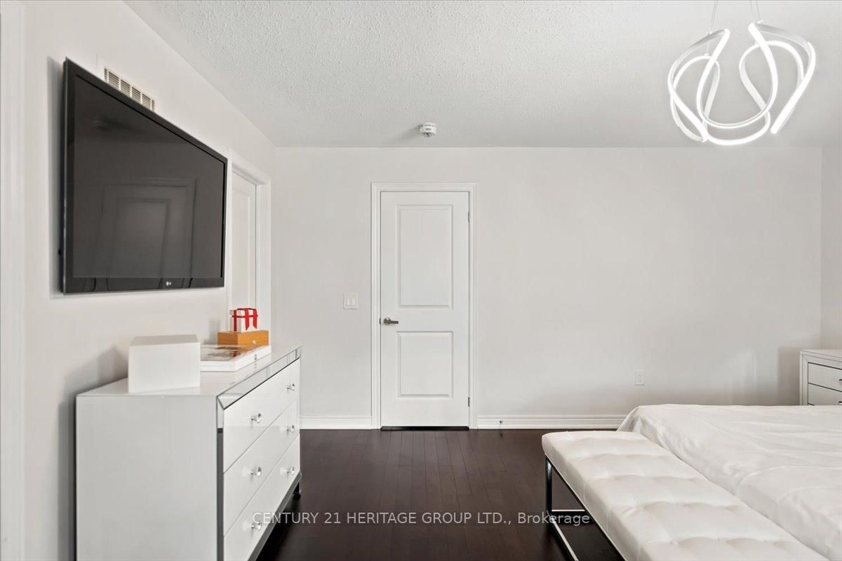 100 Mondial Crescent E • East Gwillimbury, ON photo 24