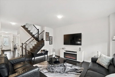 100 Mondial Crescent E • East Gwillimbury, ON photo 9