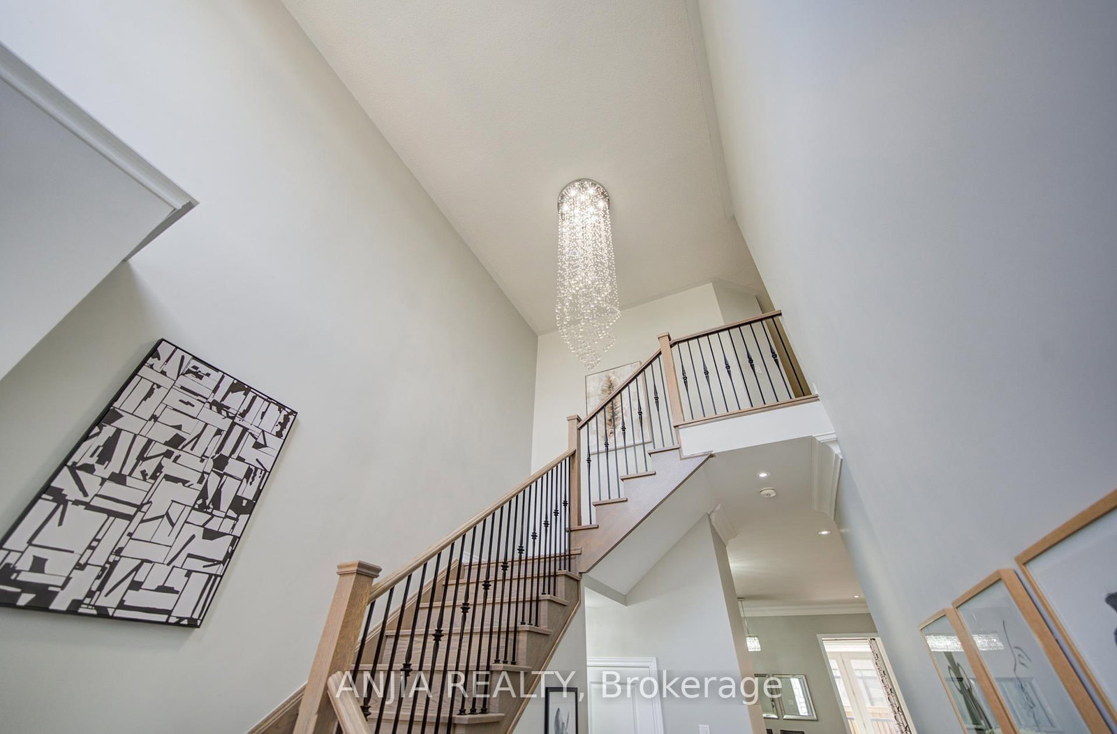 63 Suttonrail Way • Whitchurch-Stouffville, ON photo 4