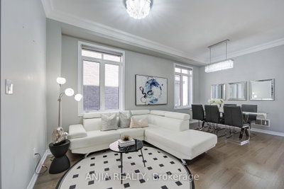 63 Suttonrail Way • Whitchurch-Stouffville, ON photo 8