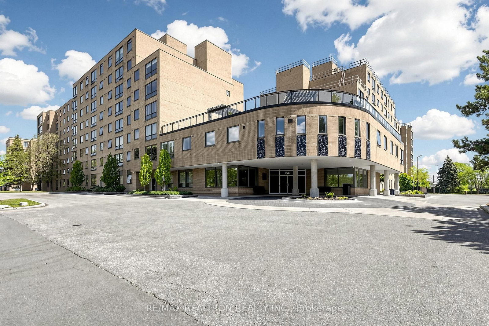 326 Major Mackenzie Drive • #307 • Richmond Hill, ON photo 1