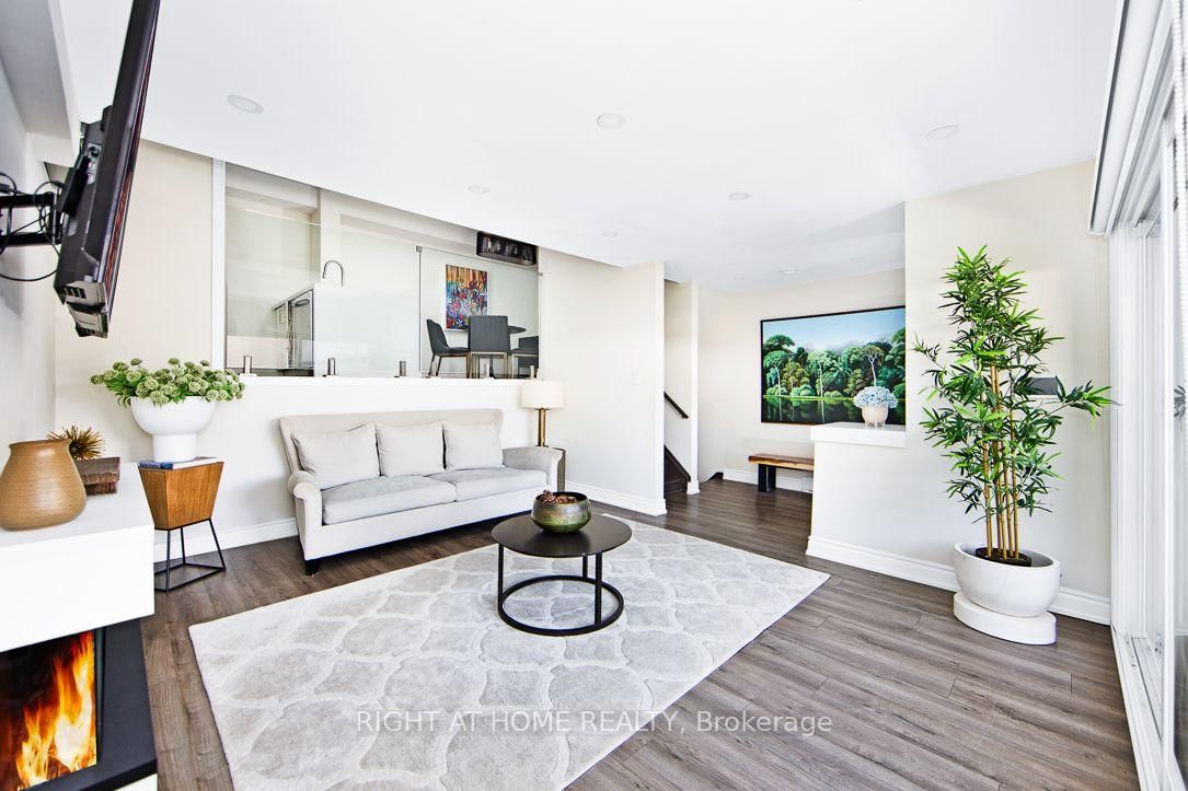 269 Milestone Crescent • Aurora, ON photo 4