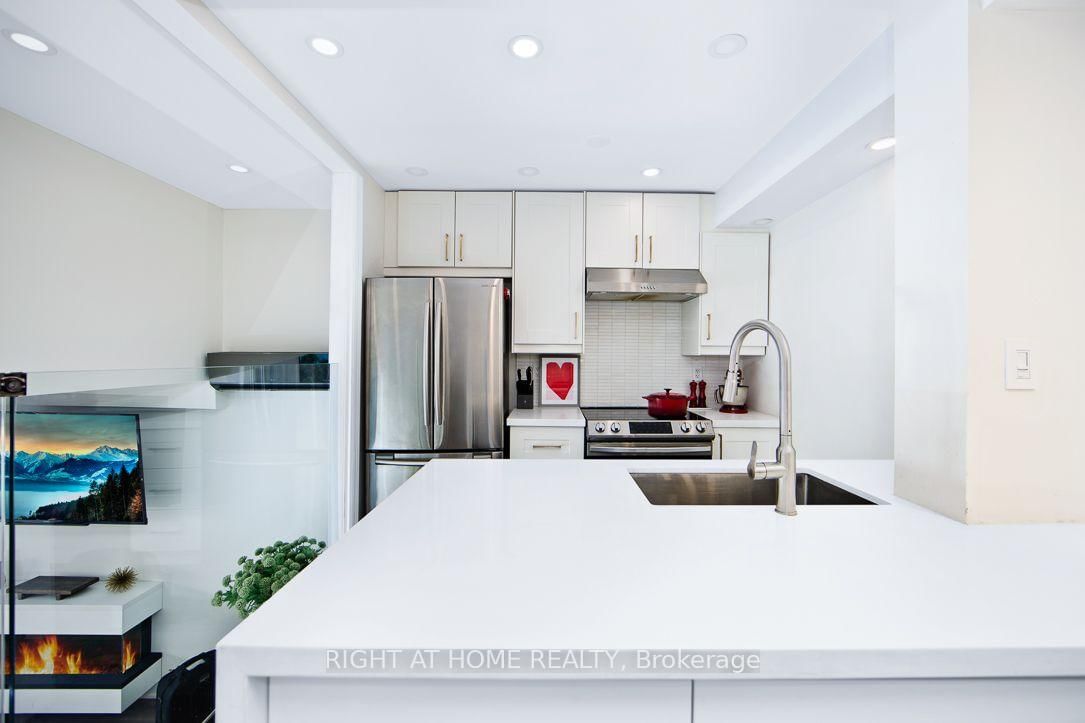 269 Milestone Crescent • Aurora, ON photo 9