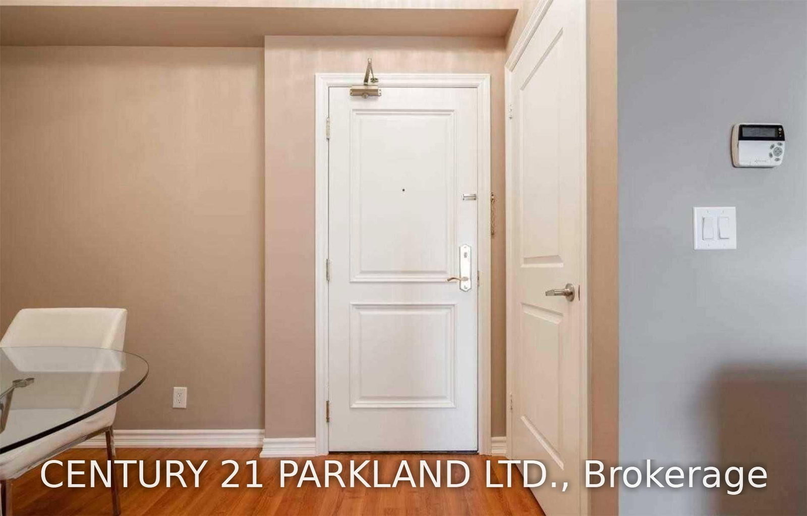 608-9235 Jane St, Vaughan, view 4