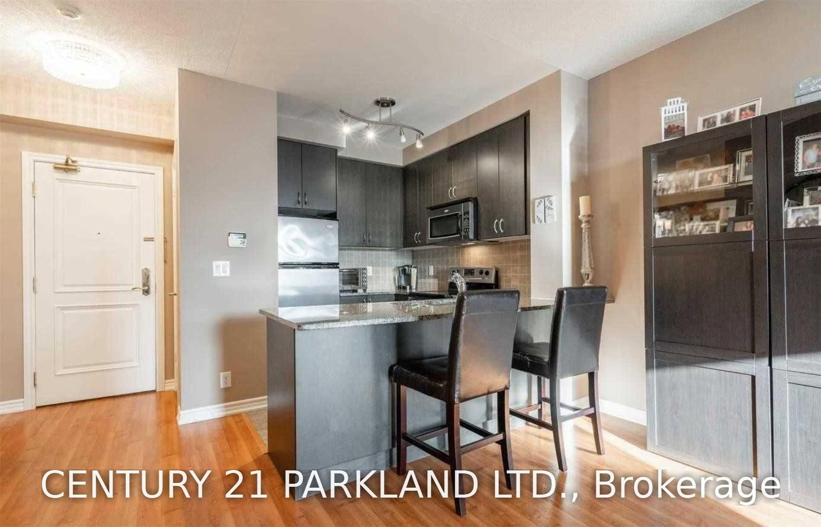 608-9235 Jane St, Vaughan, view 8
