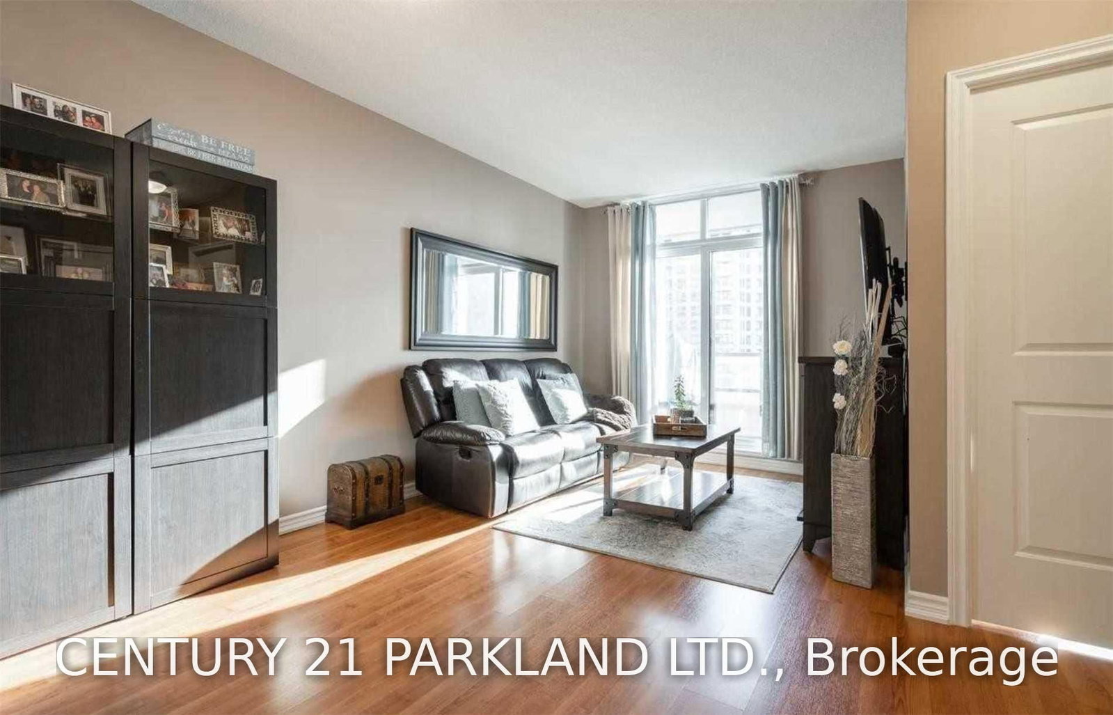 608-9235 Jane St, Vaughan, view 9