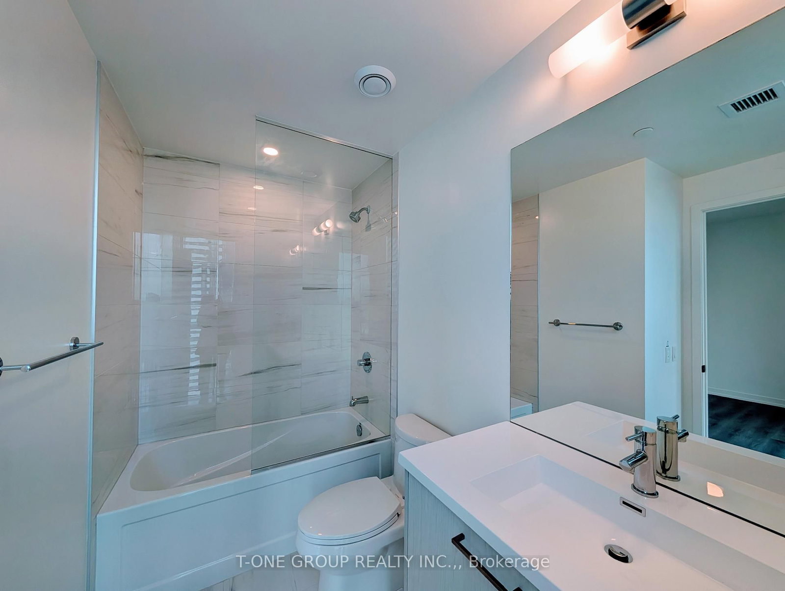 3512-28 Interchange Way, Vaughan, view 7