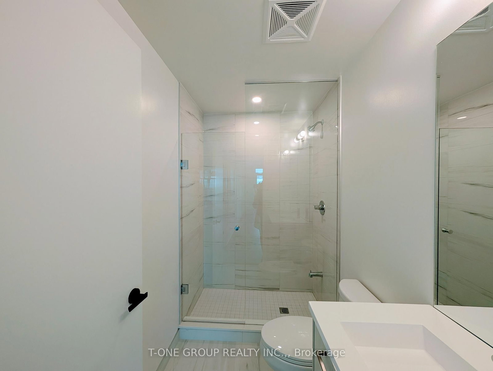 3512-28 Interchange Way, Vaughan, view 8