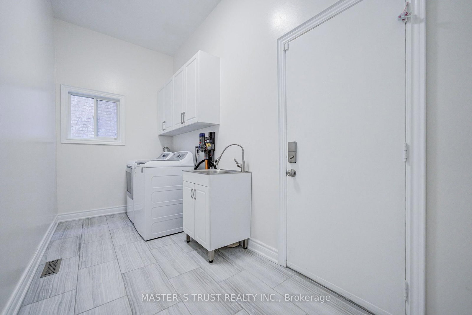 350 Coachwhip Trail • Newmarket, ON photo 24