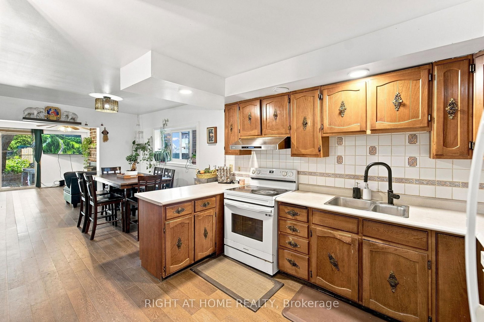 17 Laidlaw St Street S • Brock, ON photo 10