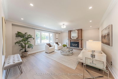 103 Elmwood Avenue • Richmond Hill, ON photo 6