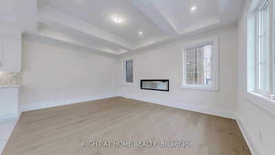 7 Adario Crescent • Vaughan, ON photo 4