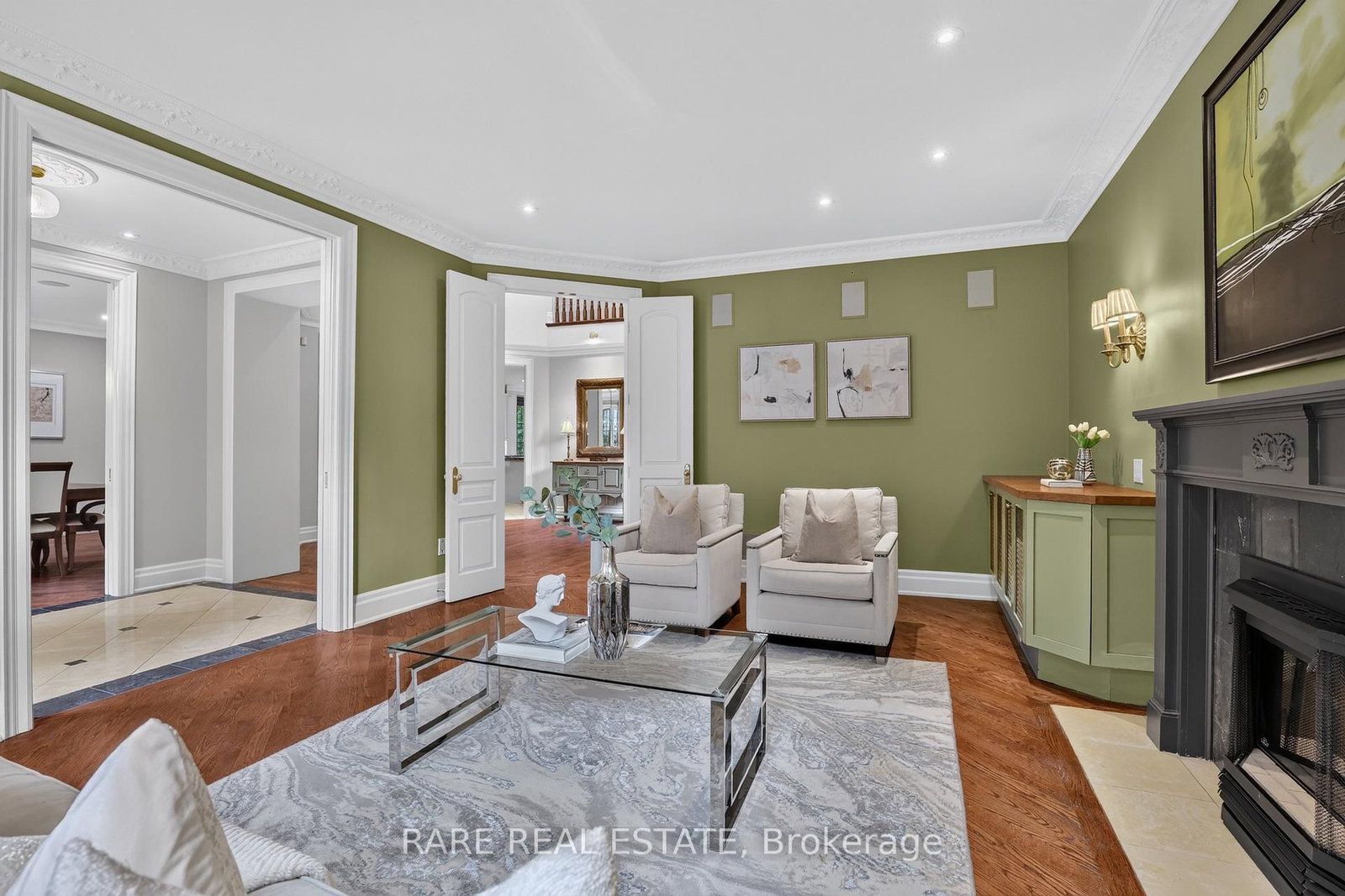 92 Willis Drive • Aurora, ON photo 8