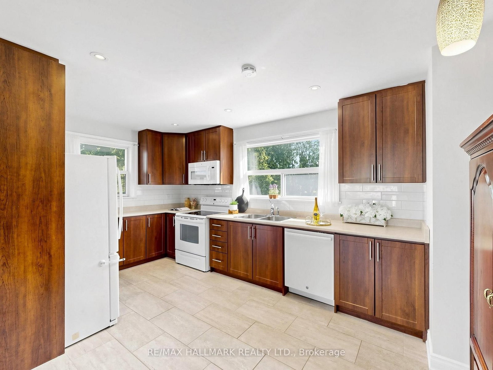 79 Cartier Crescent • Richmond Hill, ON photo 10