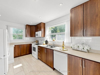 79 Cartier Crescent • Richmond Hill, ON photo 9
