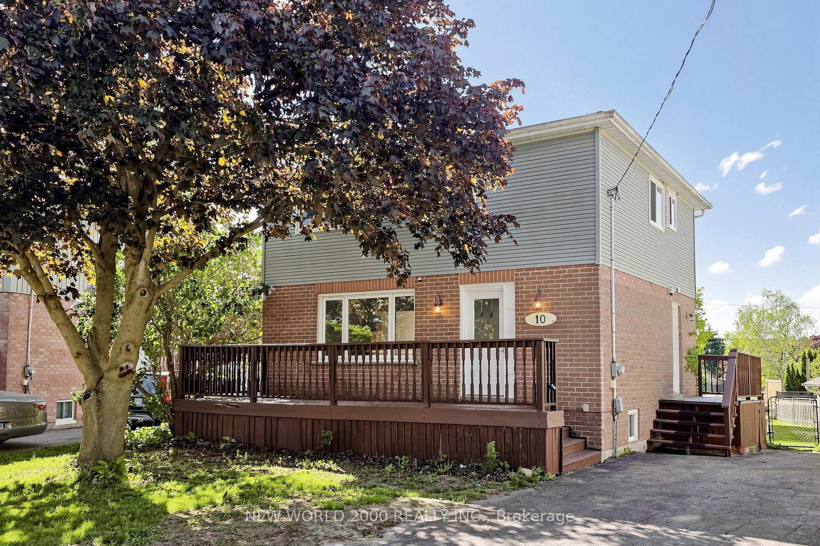 10 Buce Avenue • Bradford West Gwillimbury, ON photo 1