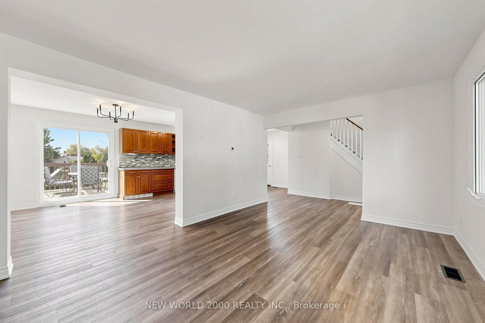 10 Buce Avenue • Bradford West Gwillimbury, ON photo 6