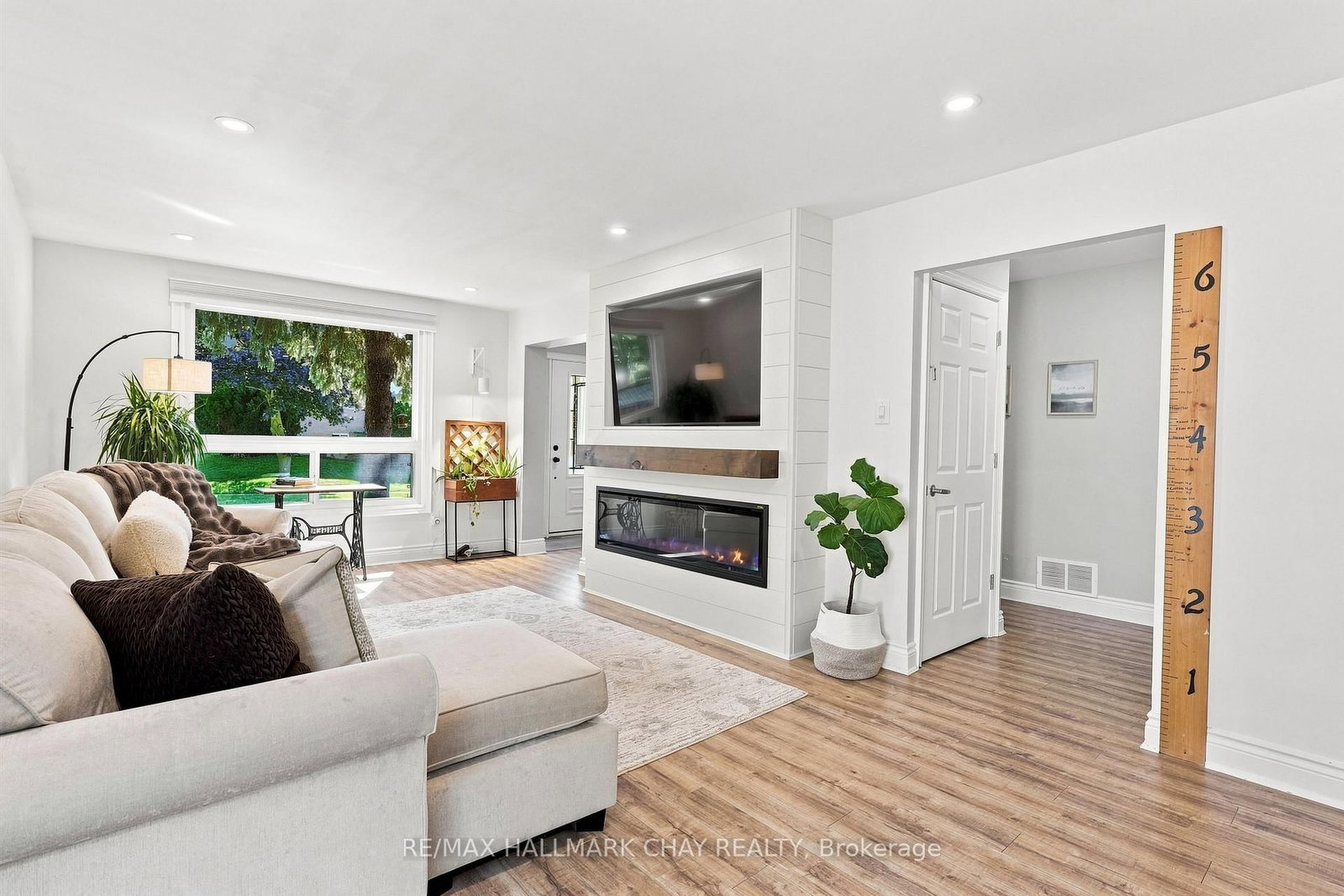 278 Carlisle Street • Newmarket, ON photo 3