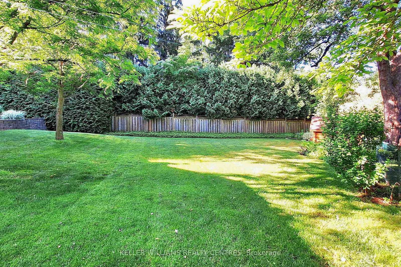 27 Hawthorne Lane • Aurora, ON photo 32