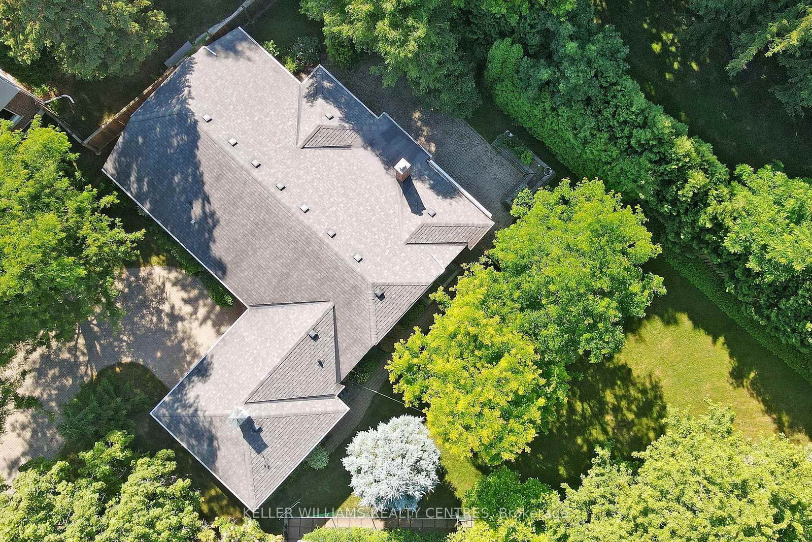 27 Hawthorne Lane • Aurora, ON photo 4