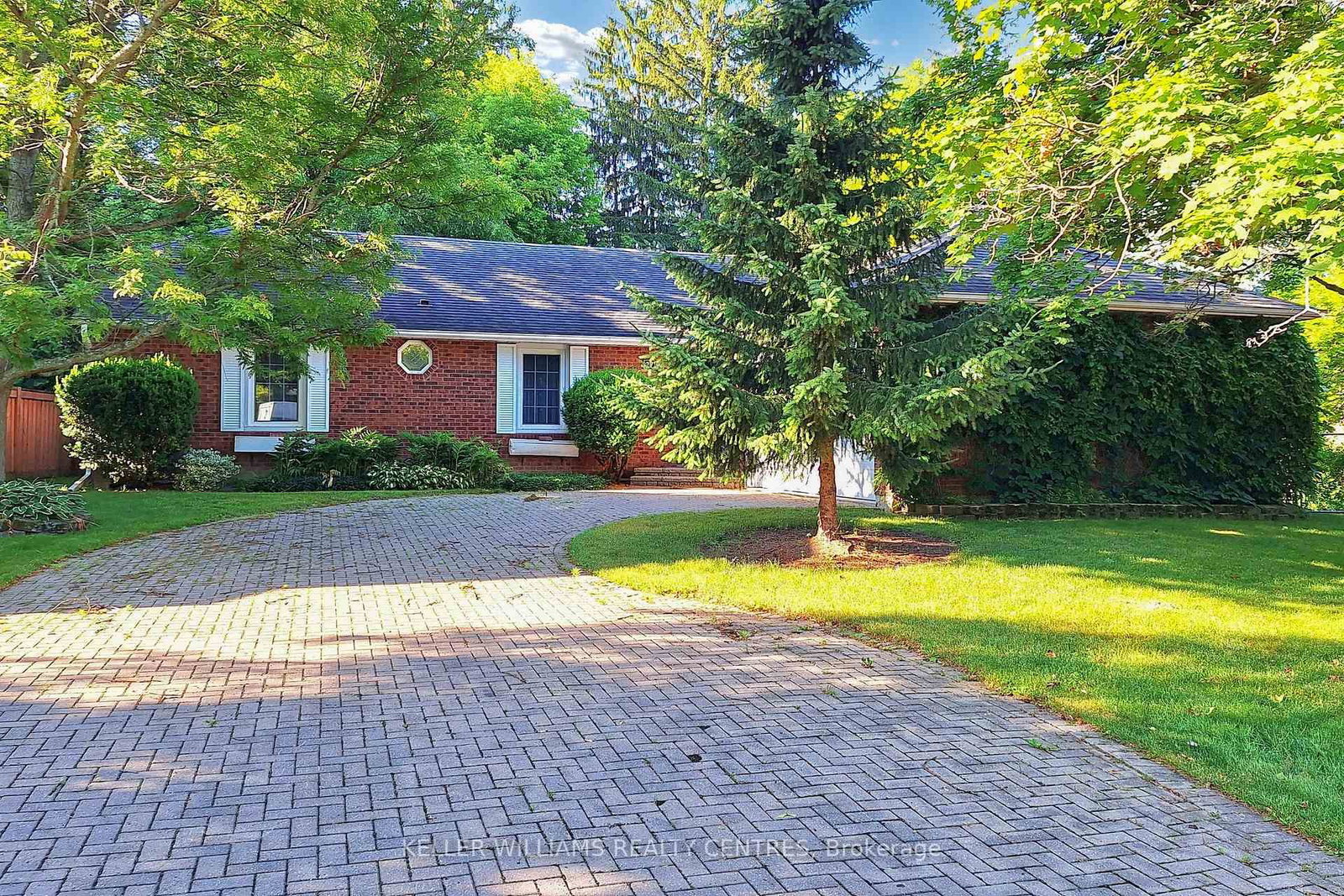 27 Hawthorne Lane • Aurora, ON photo 6