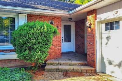 27 Hawthorne Lane • Aurora, ON photo 8