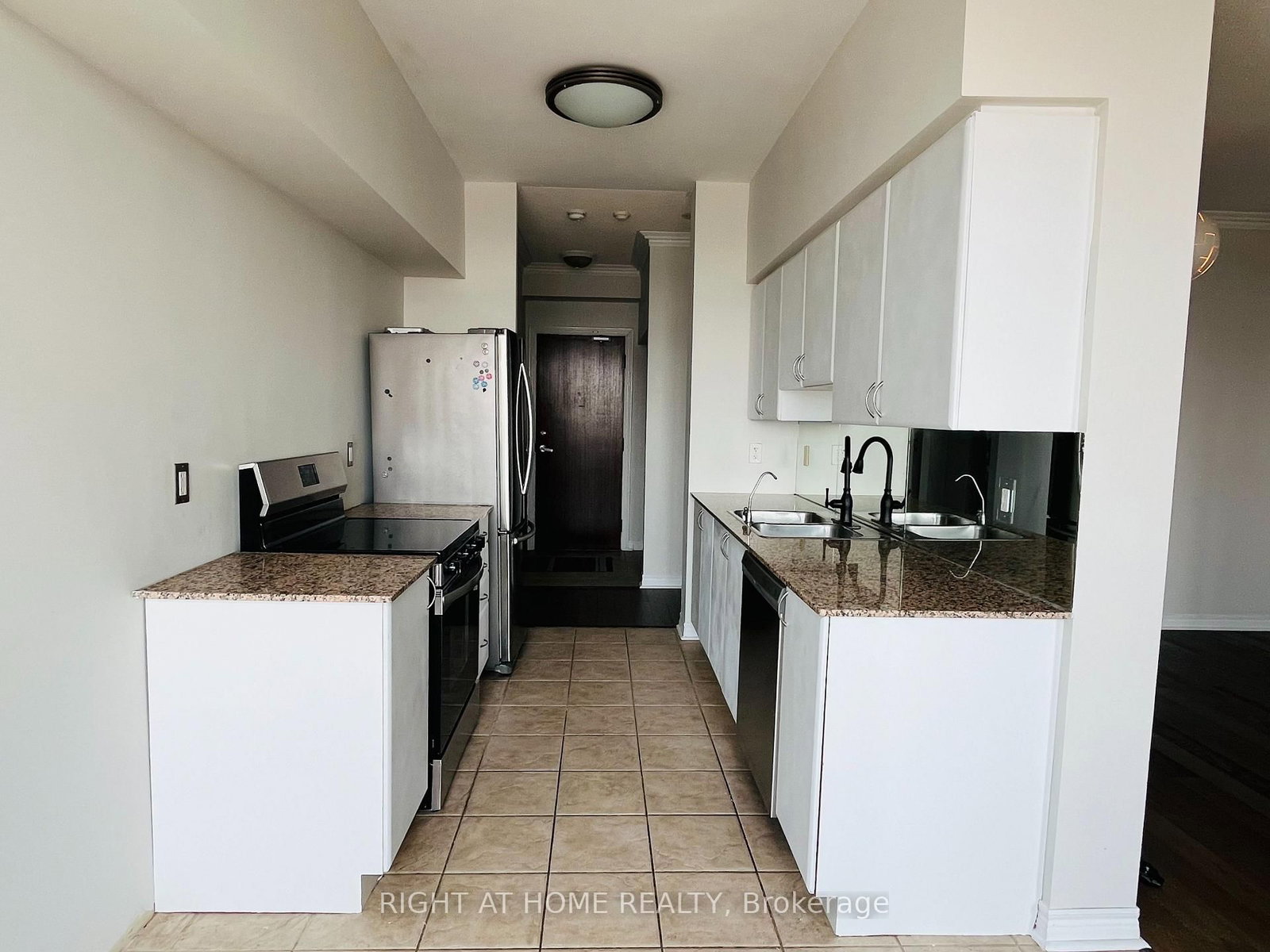 15 North Park Road • #LPH209 • Vaughan, ON photo 10