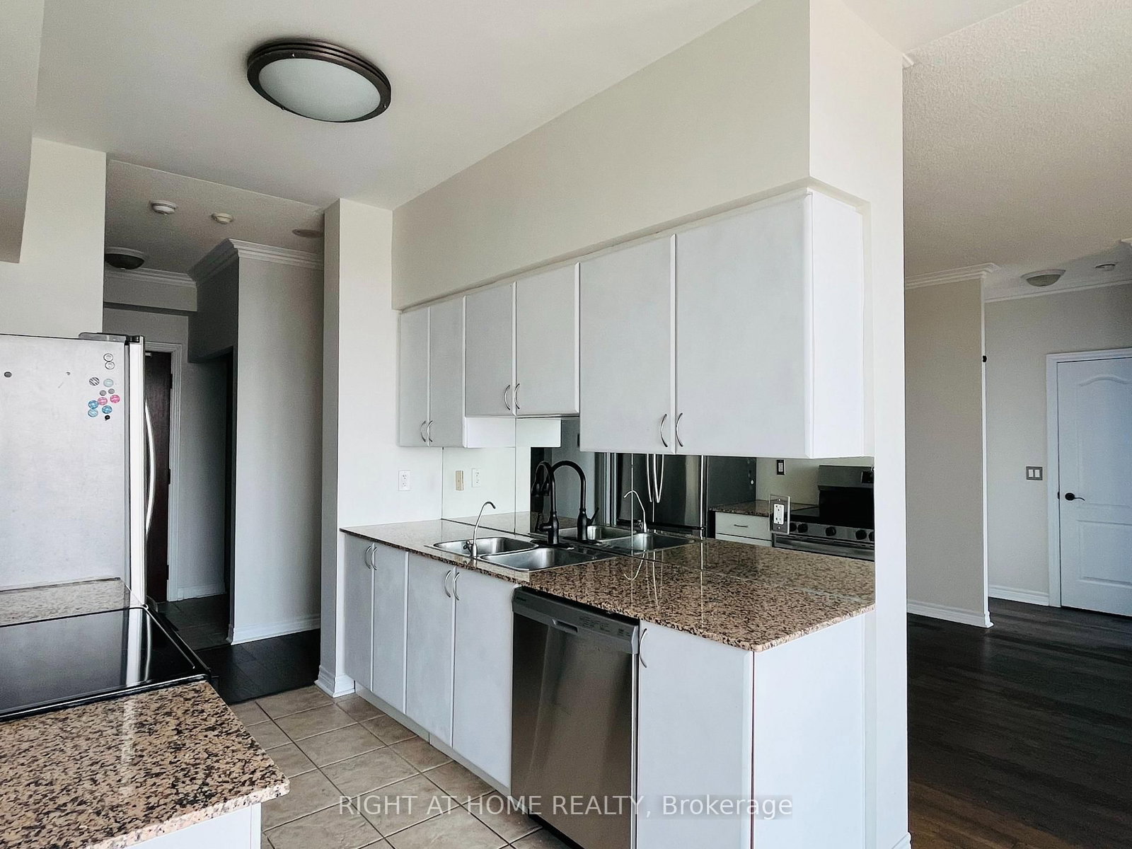 15 North Park Road • #LPH209 • Vaughan, ON photo 8