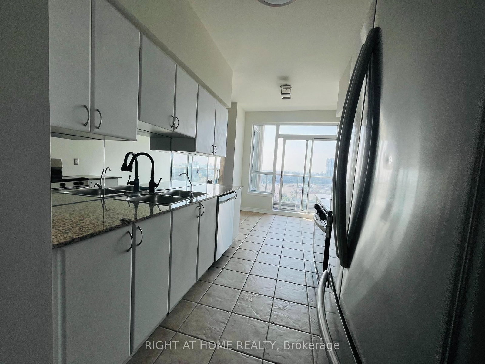 15 North Park Road • #LPH209 • Vaughan, ON photo 9