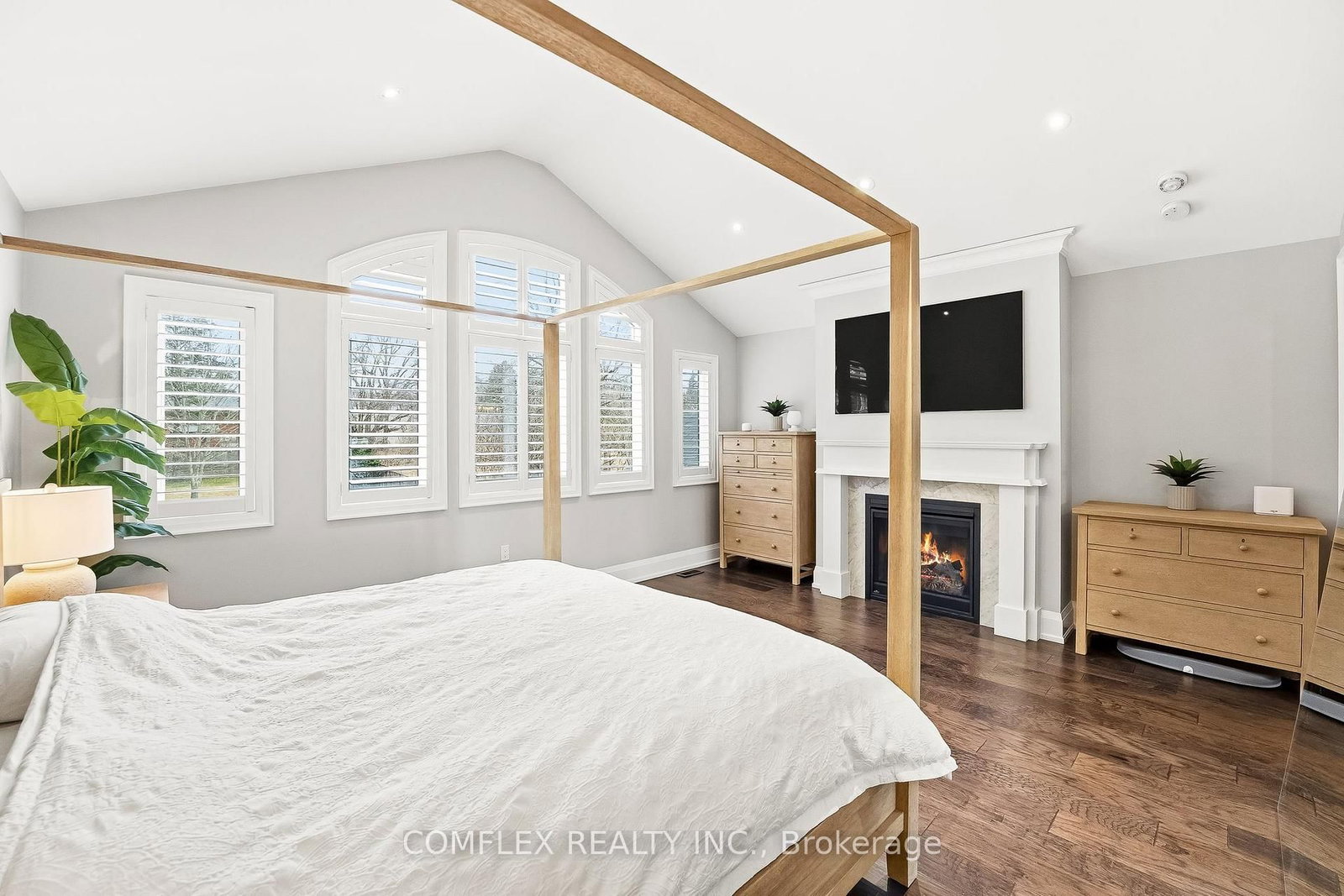 108 Avenue Road • Newmarket, ON photo 24
