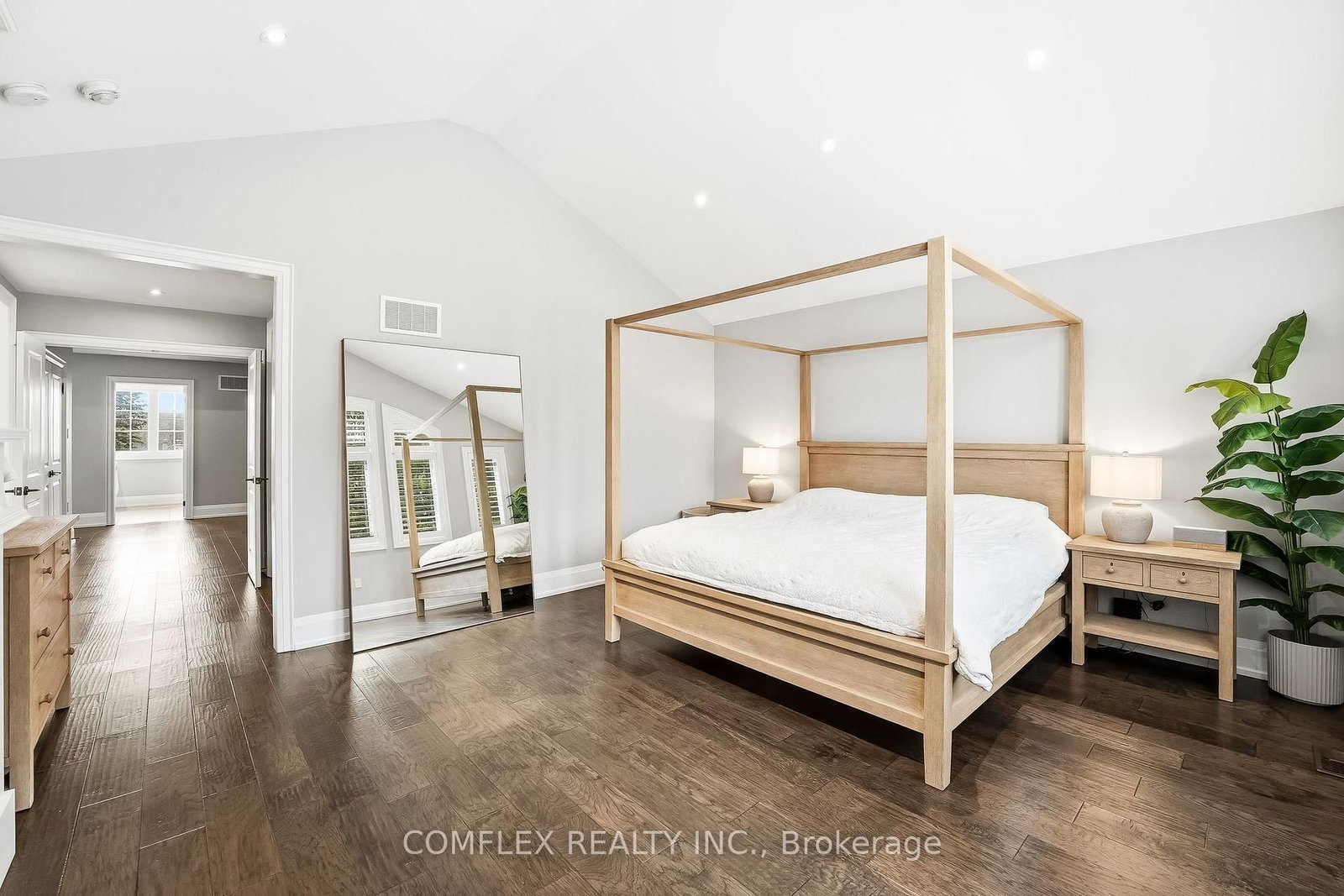 108 Avenue Road • Newmarket, ON photo 25