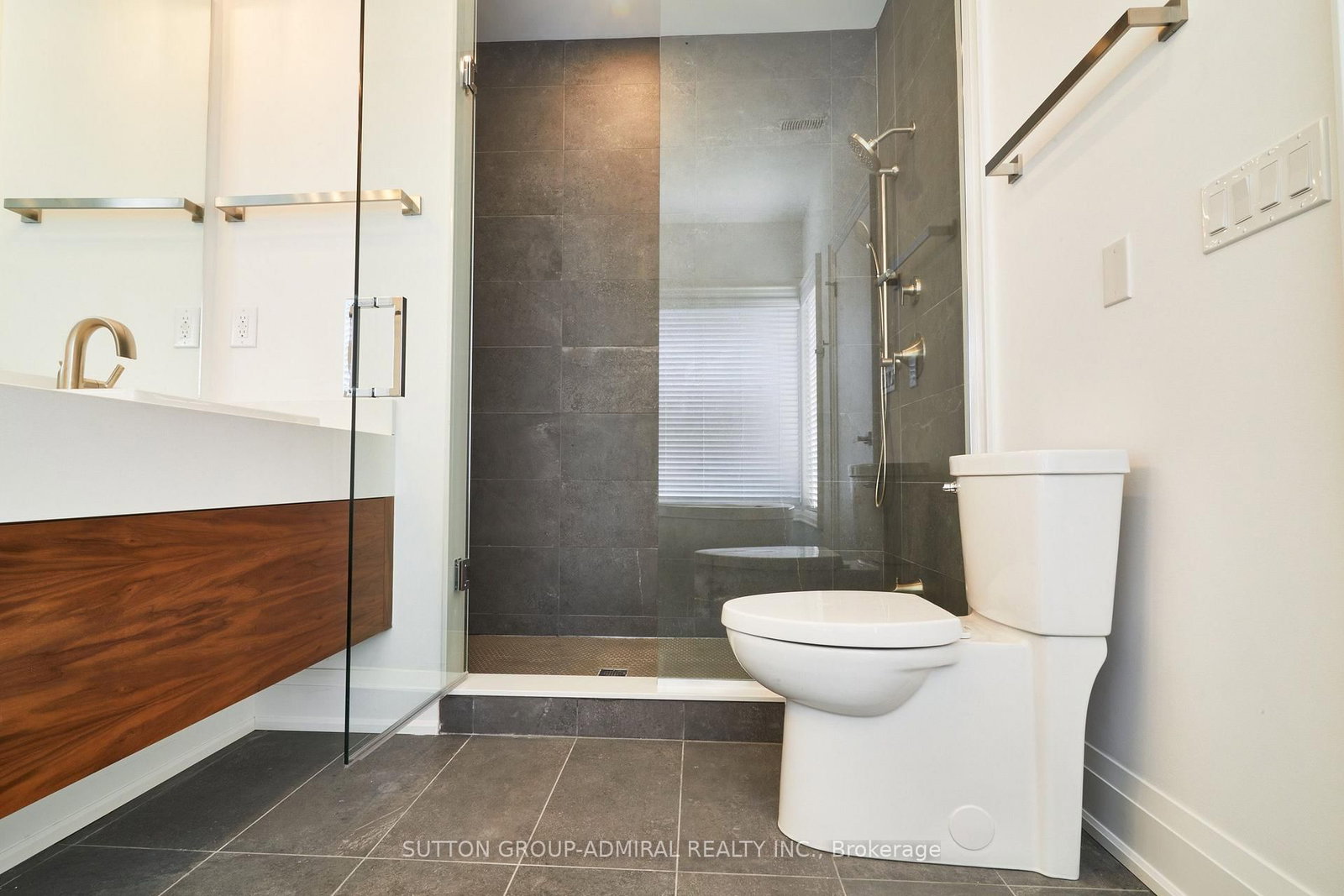 Direzze 18 Court • Richmond Hill, ON photo 18