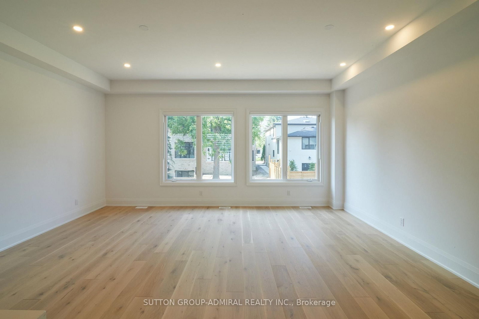Direzze 18 Court • Richmond Hill, ON photo 2