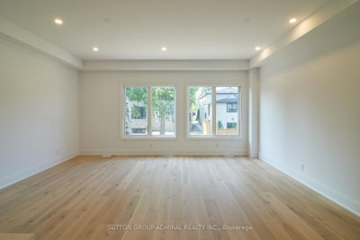 Direzze 18 Court • Richmond Hill, ON photo 2