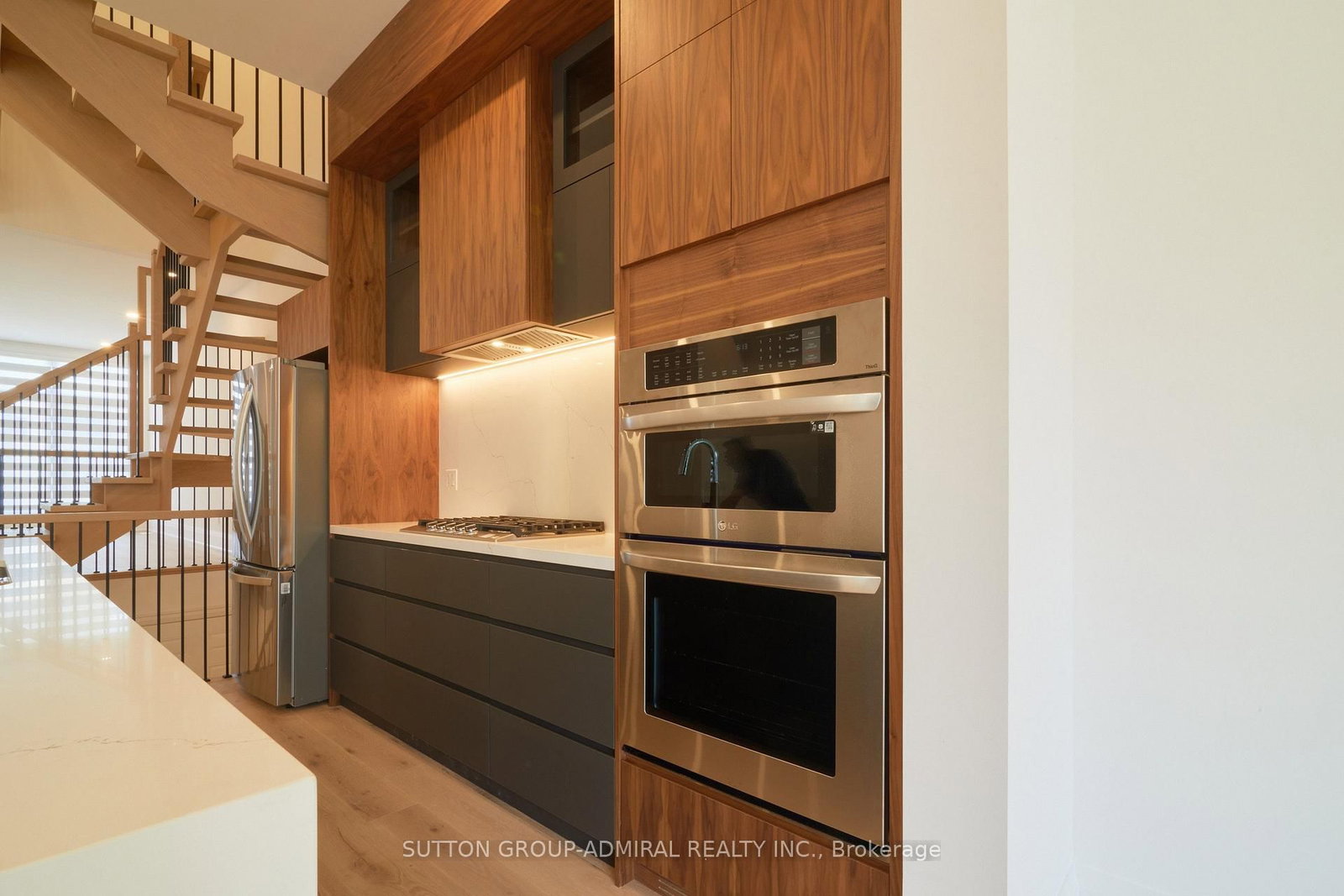 Direzze 18 Court • Richmond Hill, ON photo 6