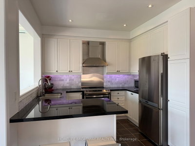 49 Staglin Court • Markham, ON photo 3