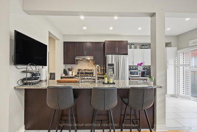 15 Clarinet Lane • Whitchurch-Stouffville, ON photo 4
